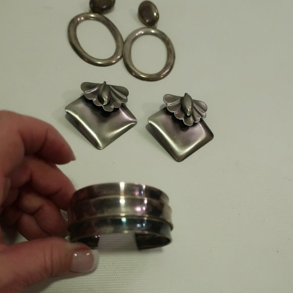 SHAG 3PC COSTUME JEWLERY SILVER BRACELET/2 EARRING - Picture 4 of 7